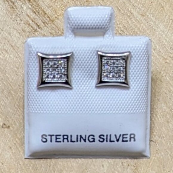 🆕.925 STERLING SILVER SQUARE KITE SHAPED MICO PAVE STUD EARRINGS - UNISEX - Picture 1 of 1